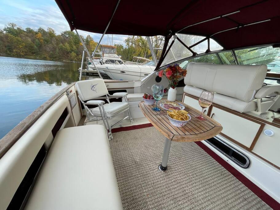Private Yacht On Catskill Creek Экстерьер фото