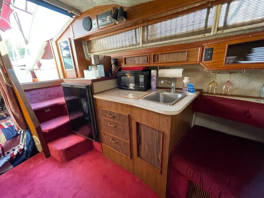 Private Yacht On Catskill Creek Экстерьер фото